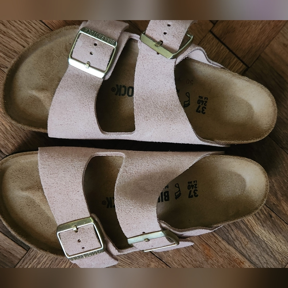 BNIB pink suede Arizona Birkenstock sandal size 37